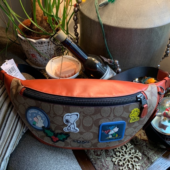 Authentic COACH Leather/Signature coated canvas Peanut Disney beltbag UNISEX - Picture 4 of 13